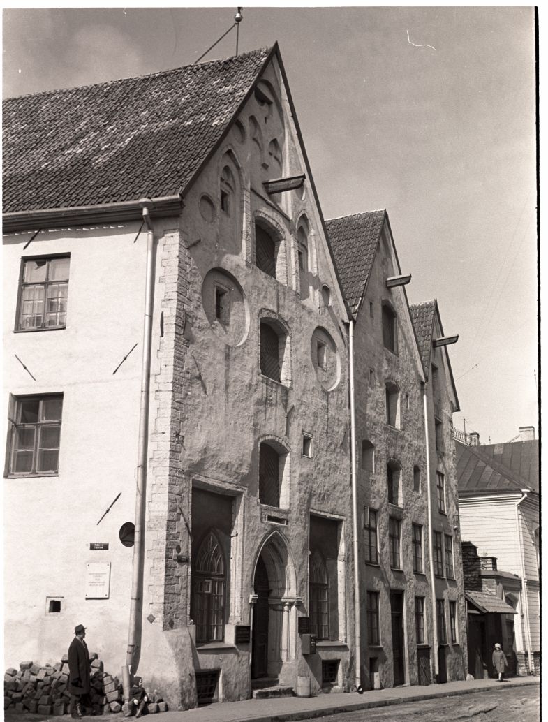 The three sisters on Pikk Street before restoration